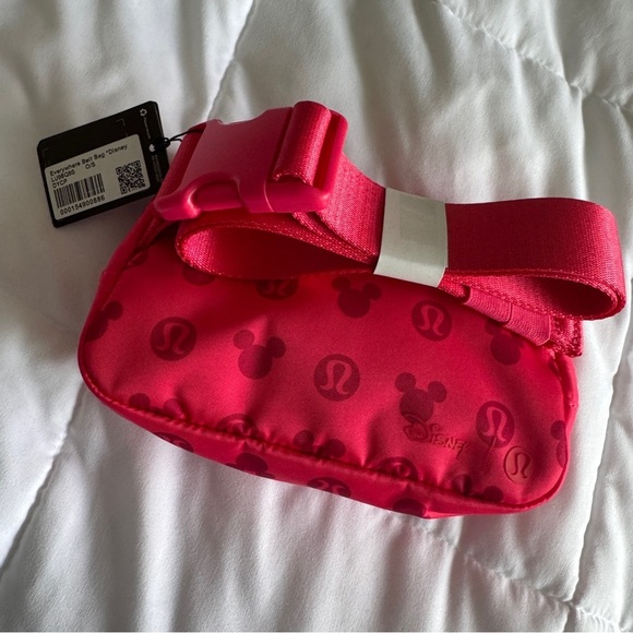 Lululemon x Disney Everywhere Belt Bag Mickey and Logo Printed Classic Pink - Picture 7 of 9